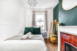 Boutique Double Room in RB Greenwich Elizabeth Line 10 minutes away