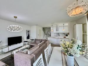 Crystal Pool Villa, Green Coast, Palase