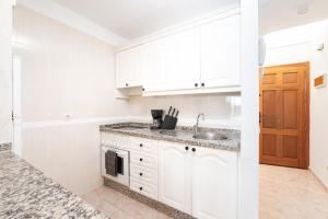 Las Olas - Coastal Escape with Charm & Comfort