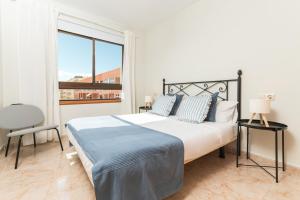 Las Olas - Coastal Escape with Charm & Comfort