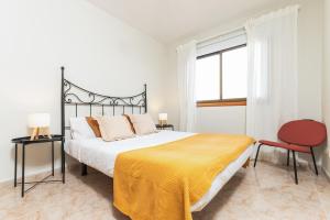 Las Olas - Coastal Escape with Charm & Comfort