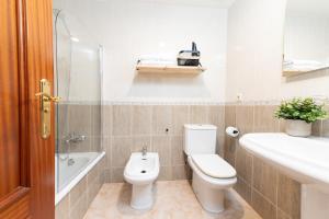 Las Olas - Coastal Escape with Charm & Comfort