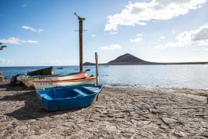 Las Olas - Coastal Escape with Charm & Comfort