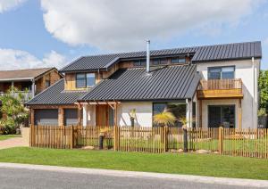 Mariners Rest - Heated pool and outdoor spa