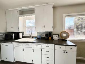 Historic 2 bedroom home in Old Town-main floor