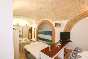 Authentic Central Roman Home - Metro 7min, 5min to Rome Center, AC, Wi-Fi