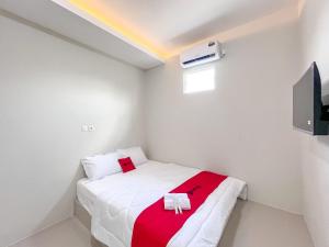 RedDoorz Syariah near Alun-Alun Tanjunganom Nganjuk