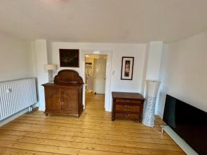 Riverside Retreat with Comfort