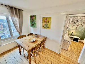 Riverside Retreat with Comfort