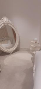 Charming & Cosy Double Room with Balcony in Wembley - Walking Distance to Wembley Stadium!