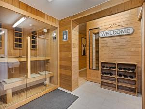 Elegant chalet in Manhay with Sauna