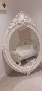 Charming & Cosy Double Room with Balcony in Wembley - Walking Distance to Wembley Stadium!