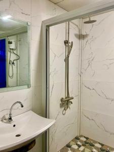 Big Deluxe - Appleton Little Paradise Beach Resort & Restaurant