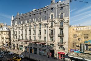 Playful & Trendy 2BR on Regina Elisabeta, Steps to Cismigiu Gardens - Bathtub & Boulevard Views