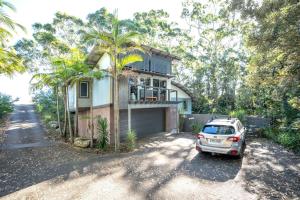 Relaxed Coastal Retreat Just Steps from the Beach