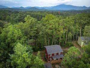 Serene retreat minutes from downtown Asheville