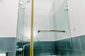 Cozy Living Studio Apartment at Scientia Residence By Travelio