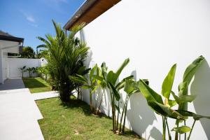 Sumptuous 4 bedroom pool villa at rawai beach RB 2