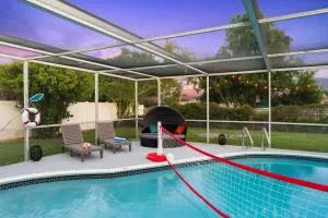 Spacious 5BD 3BA with arcade, games, pool, TVs - Carver Ranches