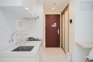 Cozy Stay and Simply Studio at Sky House BSD Apartment By Travelio