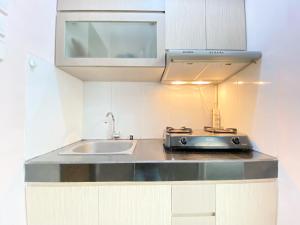 Comfy 1BR at Gateway Pasteur Apartment By Travelio