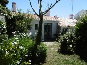 Maison de charme au Bourg de Noirmoutier avec jardin pour 4 pers - FR-1-823-9 - LʼÉpine