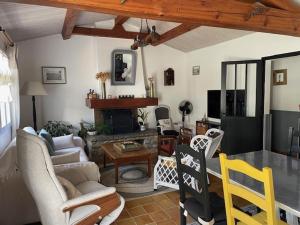 Maison Confortable Noirmoutier pour 6 Pers, Jardin Clôturé - FR-1-823-11