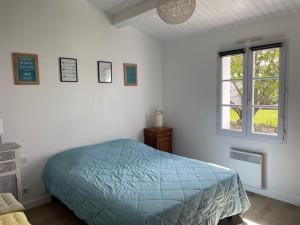 Maisons de vacances Maison Confortable Noirmoutier pour 6 Pers, Jardin Cloture - FR-1-823-11 : photos des chambres