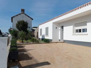 Maison confortable, proche plage et commerces, 3 chambres, parking - FR-1-823-15