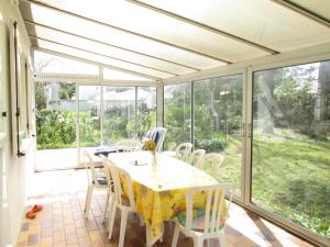Maisons de vacances Maison de plain-pied avec jardin ombrage et animaux admis, proche mer et foret - 6 pers - FR-1-823-30 : photos des chambres