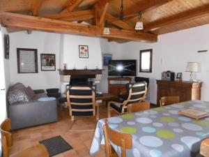 Maison proche plage pour 89 pers - Animaux acceptés - FR-1-823-33