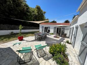 Maison spacieuse à Barbâtre, proche plage, pour 8 personnes - FR-1-823-40