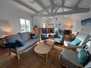 Maison spacieuse à Barbâtre, proche plage, pour 8 personnes - FR-1-823-40