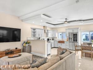 Hospitality Expert BTS 2 - Pool Beach & Chef