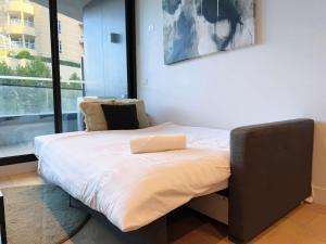 Bright & Modern 2BR Apt on Iconic Chapel Street