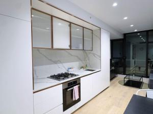 Bright & Modern 2BR Apt on Iconic Chapel Street