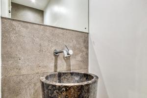 Elegant & Spacious House 3BR 3BA Balcony Patio