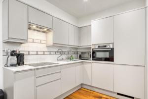 Elegant & Spacious House 3BR 3BA Balcony Patio