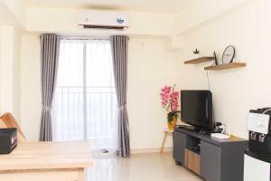 Nice and Comfort 2BR Apartment at Meikarta By Travelio