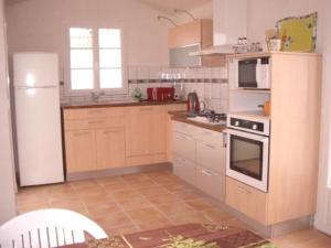 Maisons de vacances Maison calme a 500m de la plage, 6 pers, Barbatre - FR-1-823-73 : photos des chambres
