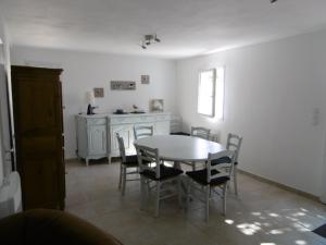 Maisons de vacances Maison 8 Pers, Proche Plage et Commerces, Noirmoutier - FR-1-823-84 : photos des chambres