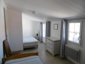 Maisons de vacances Maison 8 Pers, Proche Plage et Commerces, Noirmoutier - FR-1-823-84 : photos des chambres