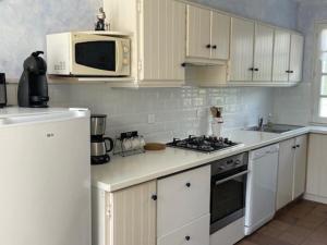Maisons de vacances Maison confortable pour 8 pers. a Barbatre, pres de la plage - FR-1-823-97 : photos des chambres