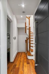 Unique Stylish Duplex 2BR 2BA Balcony