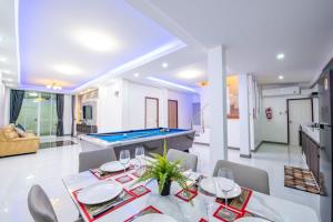 3 Bedroom Pool Villa Royal Park Village Pattaya