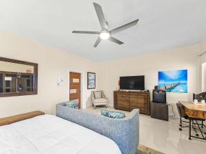 Hospitality Expert BTS 3 - Pool Beach & Bar