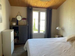 Maisons de vacances Maison a Barbatre - 6 pers, jardin et WiFi - FR-1-823-132 : photos des chambres
