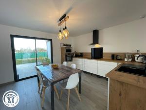 Maisons de vacances Gite chaleureux entre mer et nature, Nieul-le-Dolent - FR-1-426-574 : photos des chambres