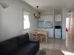 Appartements Charmant T2 avec piscine a 2 min de la plage - FR-1-239-1104 : photos des chambres