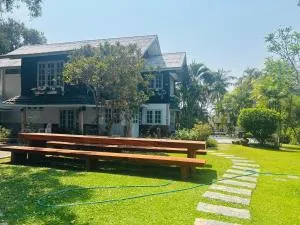 Sherpa Villa & The Wolf's Den - Ban Mo